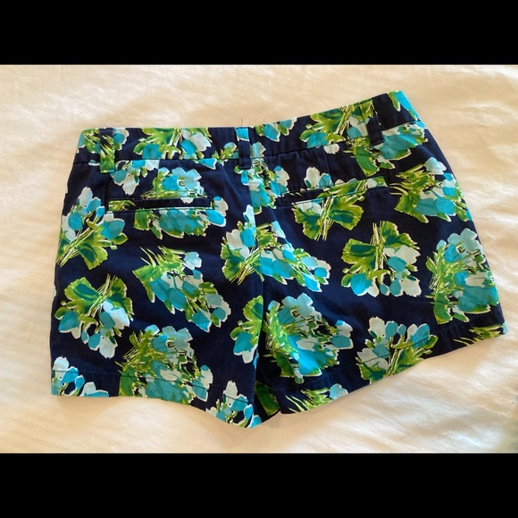 Bundle of 3 pairs of women’s size 4 shorts - Picture 2 of 9